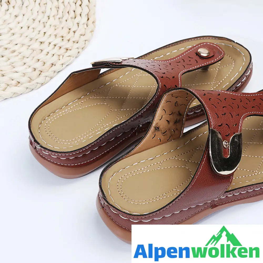 Alpenwolken - 2023 Neue Damen-Metalldekor-Funktionsmuster-Keil-Flip-Flops