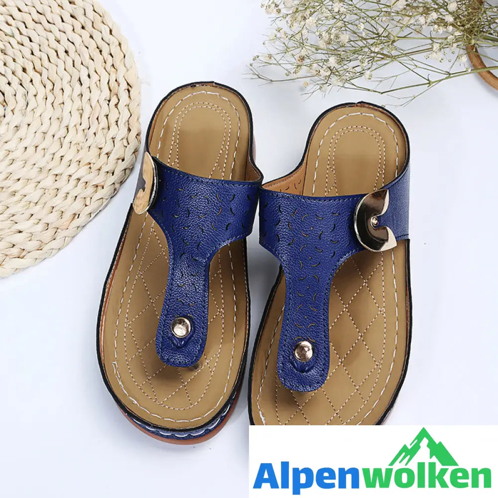 Alpenwolken - 2023 Neue Damen-Metalldekor-Funktionsmuster-Keil-Flip-Flops