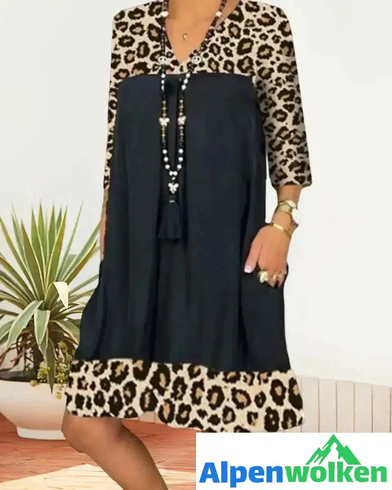 Alpenwolken - Kleid mit Leopardenmuster und V-Ausschnitt