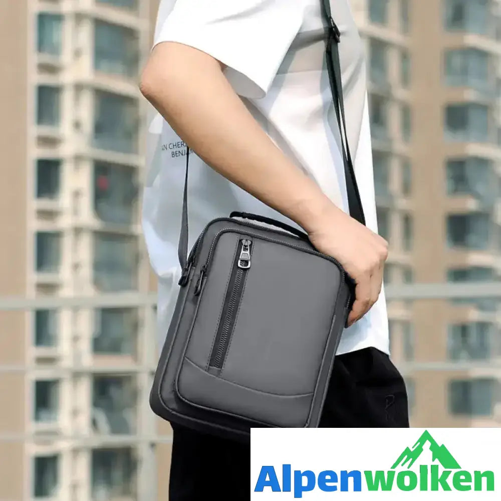 Alpenwolken - Lässige Outdoor-Schultertasche für Herren