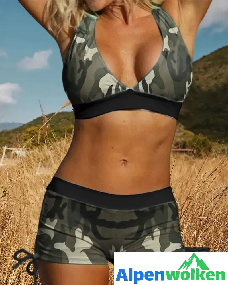 Alpenwolken - Neckholder-Bikini mit Camouflage-Print