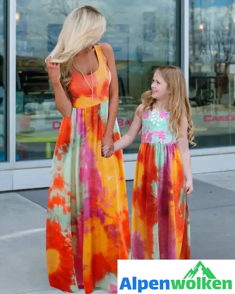 Alpenwolken - Passende Familienoutfits mit Blumendruck Orange