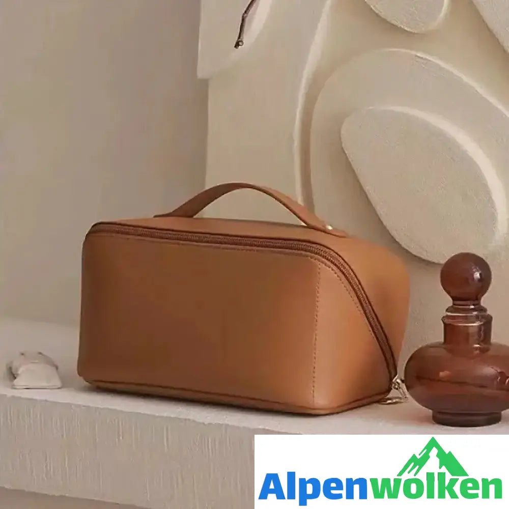 Alpenwolken - Tragbare Reisekosmetiktasche aus Leder Braun