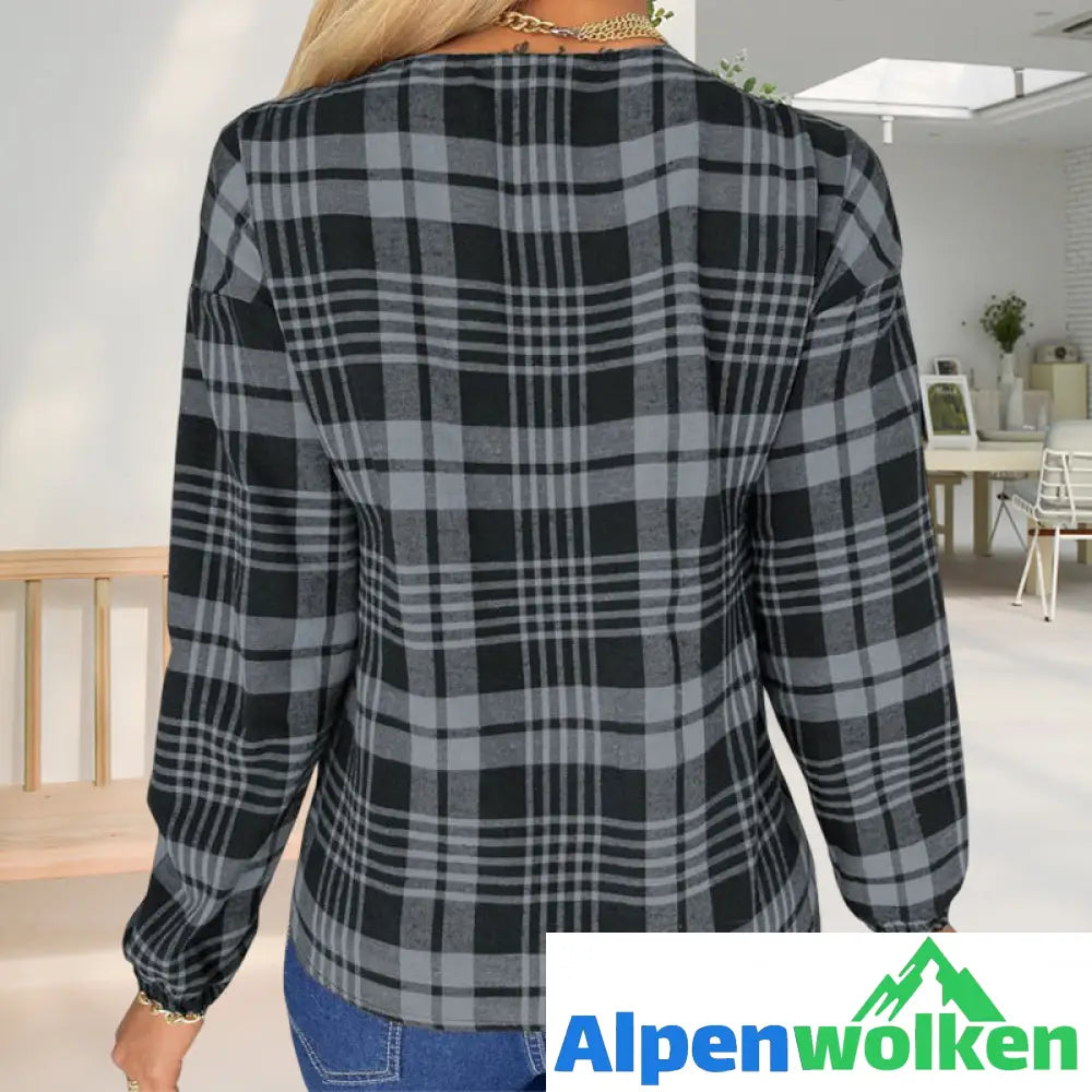 Alpenwolken - V-Ausschnitt kariertes T-Shirt